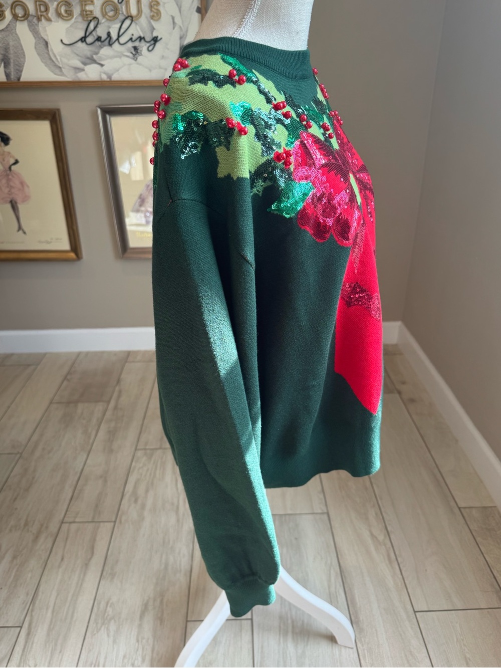 NWOT! QUEEN OF SPARKLES Dark Green Sequin Wreath and Bow Sweater - Picture 5 of 10